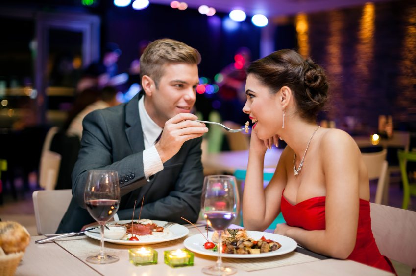 couple eating dinner